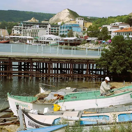 Beachside Bliss By Mery -balchik Apartament Bałczik